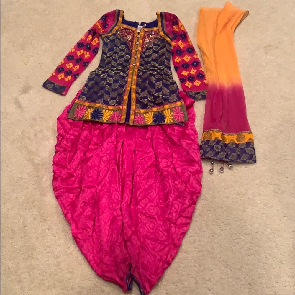 Indian girls Patiala suit with dupatta - used
